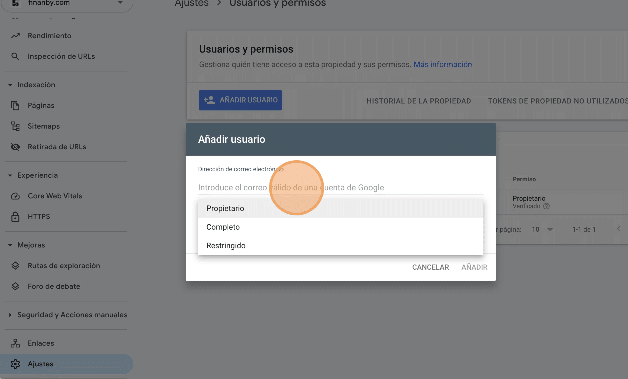 Ahcemos Marketing Digital ahcemos.com Imagen que marca donde se asignan los roles a nuevos usuarios que tendrán acceso a google search console